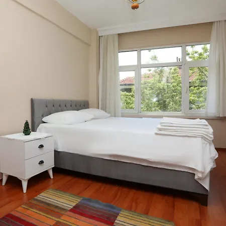 Apartment Flat With Two Living And Balcony In Uskudar *