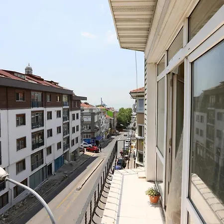 Flat With Two Living And Balcony In Uskudar Istanbul
