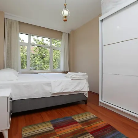 Apartment Flat With Two Living And Balcony In Uskudar *