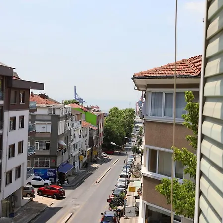 Apartment Flat With Two Living And Balcony In Uskudar *