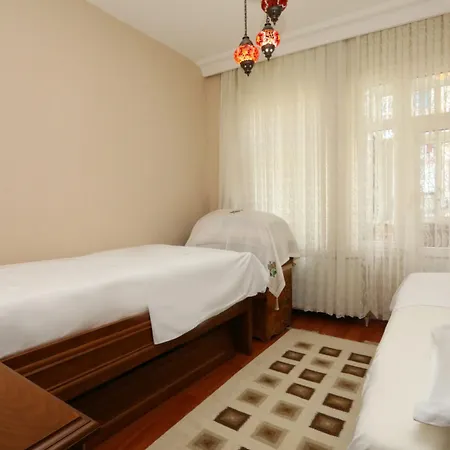 Flat With Two Living And Balcony In Uskudar Istanbul